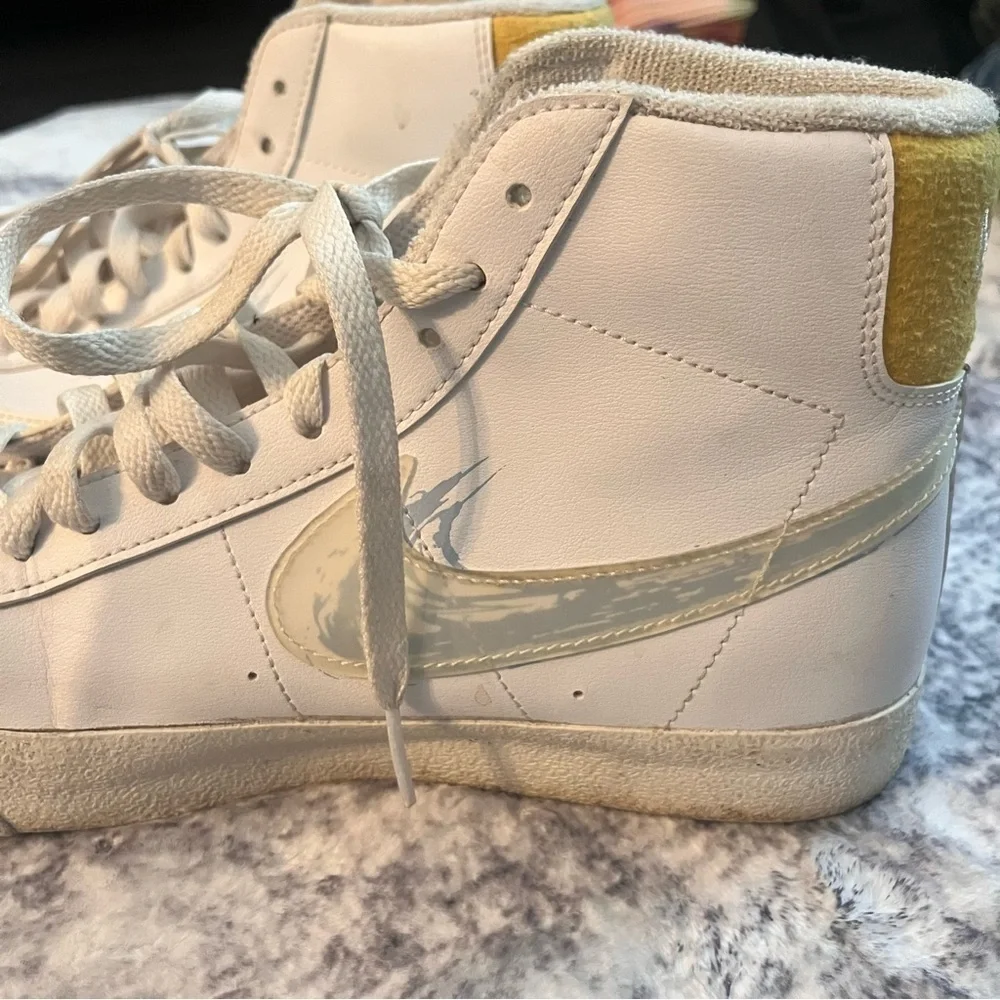 Nike Blazer Mid 77 GS ‘Brushstroke Royal Tint’ DX3070-100 GS Size 6Y/Women 8 - Picture 2 of 6